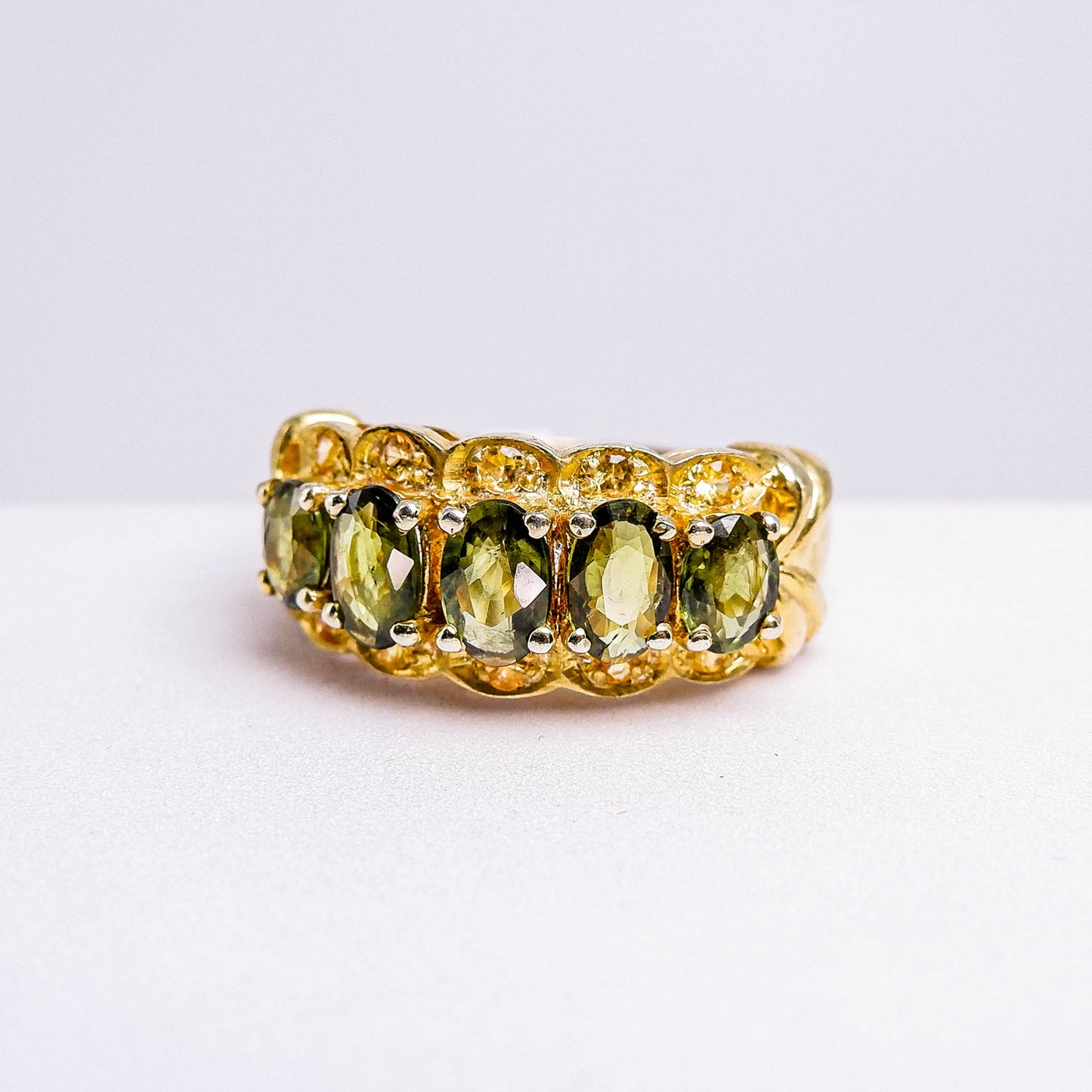 แหวนเงินแท้ 925 ฝังพลอย เขียวส่องบางกะจะ (greensapphire) + แซฟไฟร์ (Sapphire)