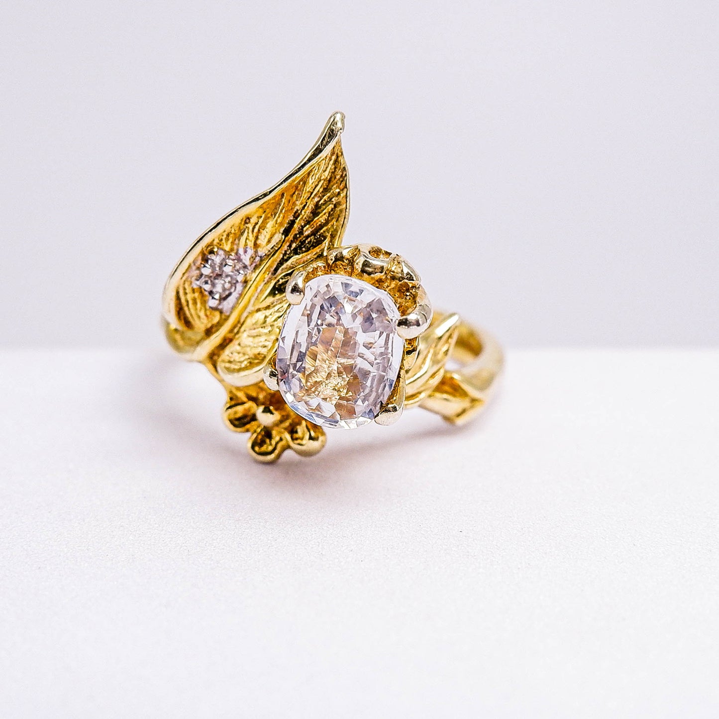 แหวนเงินแท้ 925 ฝังพลอย ไวท์แซฟไฟร์ศรีลังกา (Ceylon White Sapphire) + เซอร์คอน (Zircon)