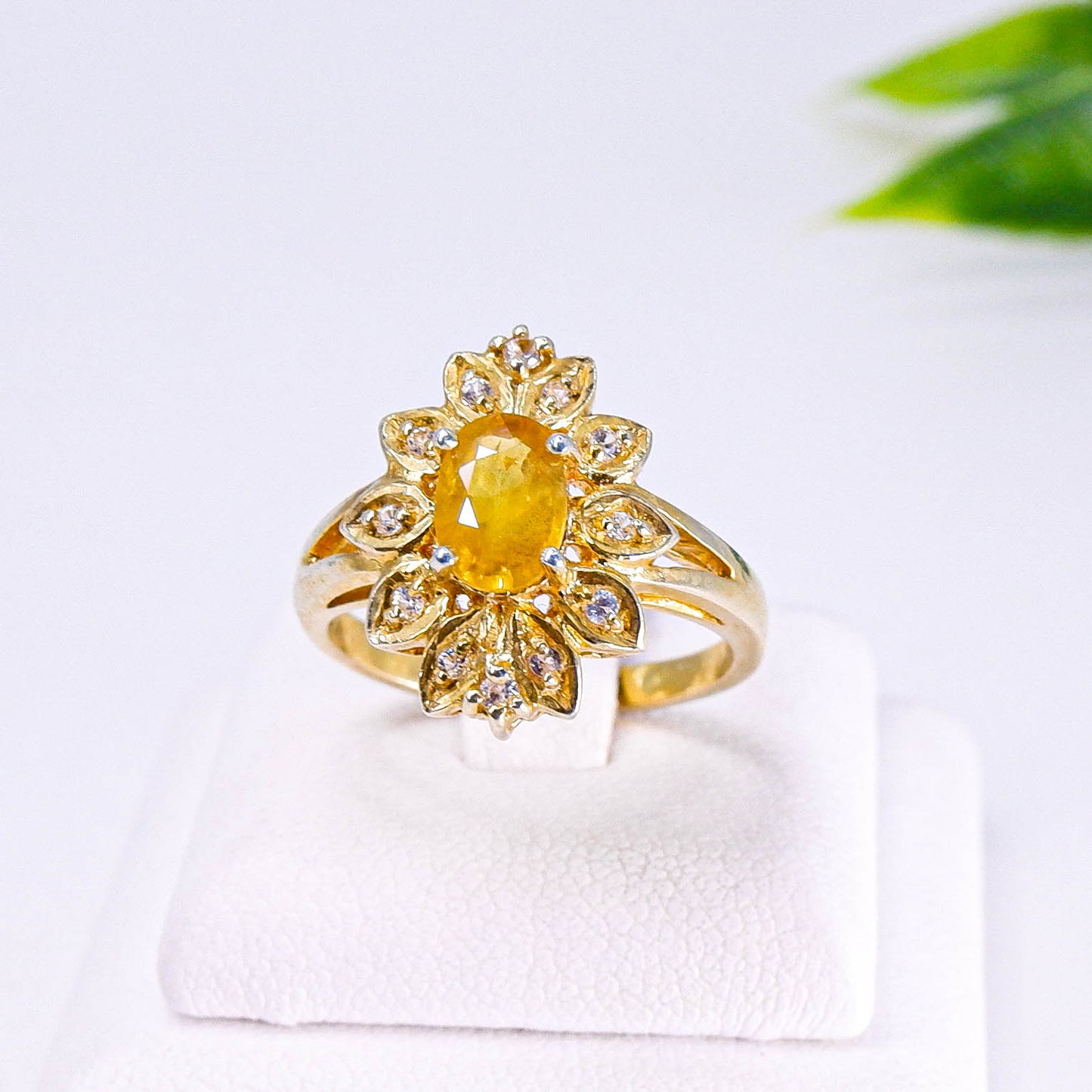 แหวนเงินแท้ 925 ฝังพลอย บุษราคัม (Yellow Sapphire) + เซอร์คอน (Zircon)