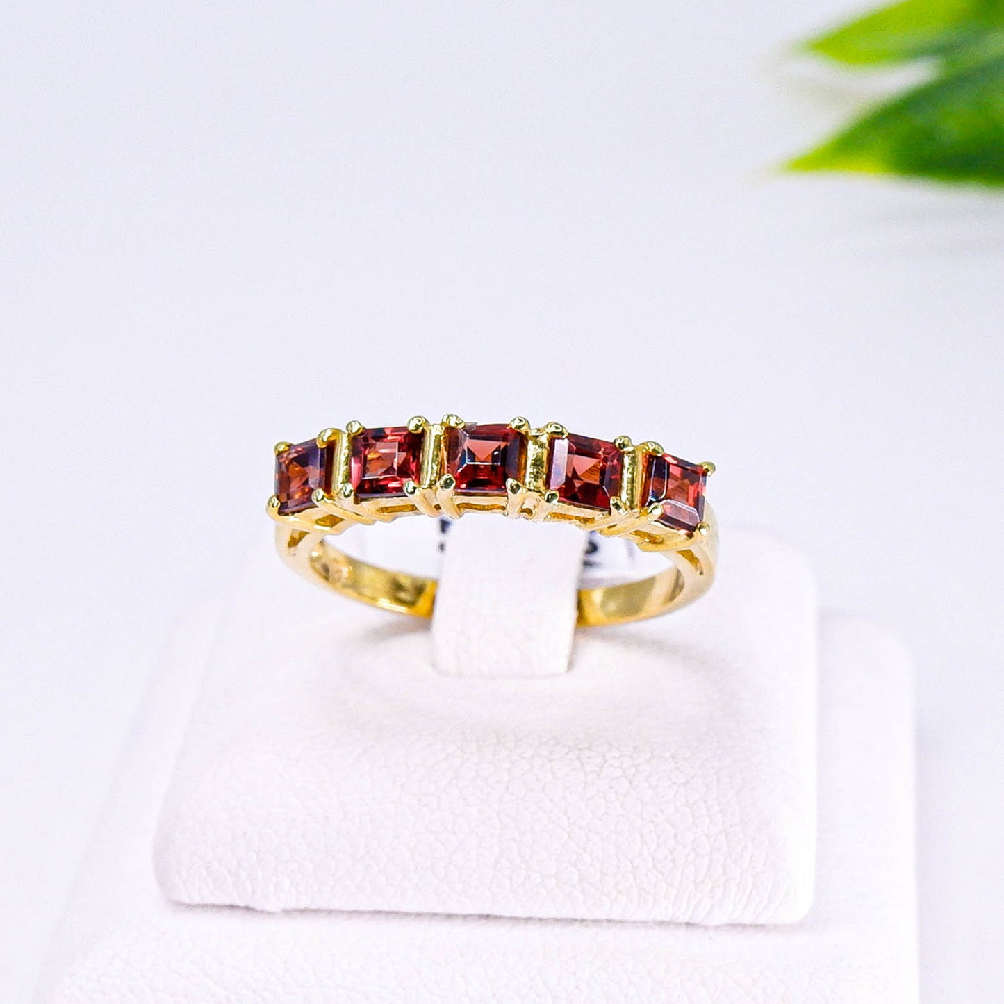 แหวนเงินแท้ 925 ฝังพลอย โกเมน (Garnet)