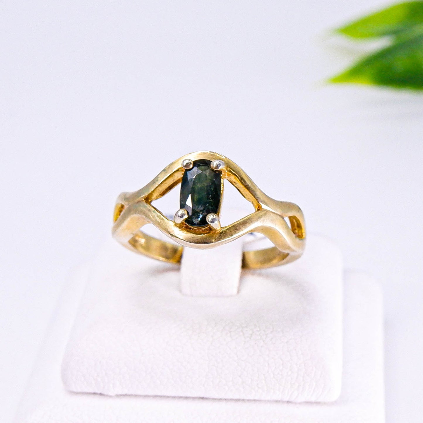 แหวนเงินแท้ 925 ฝังพลอย เขียวส่อง (green Sapphire)