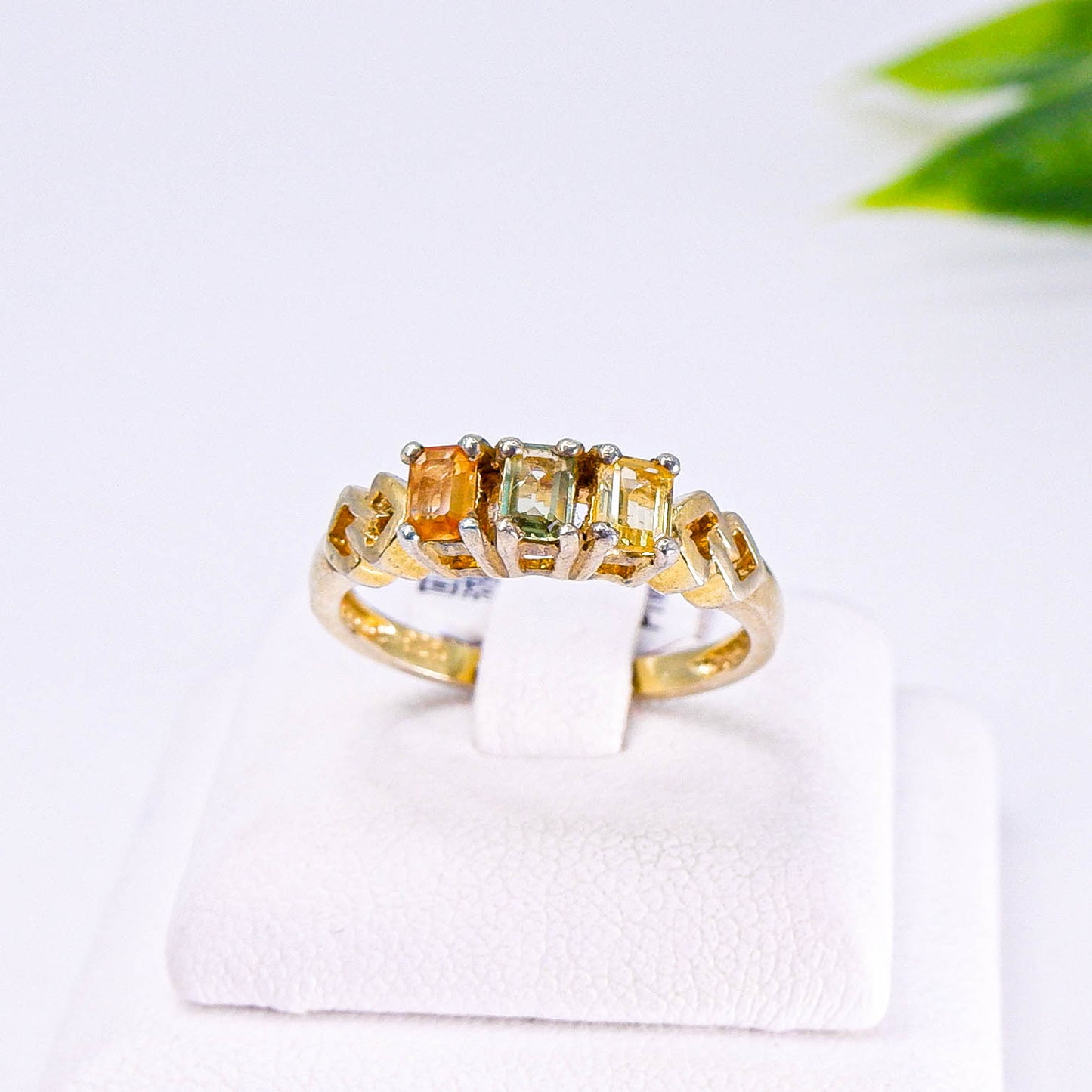 แหวนเงินแท้ 925 ฝังพลอย แฟนซีแซฟไฟร์ (Fancy Sapphire)