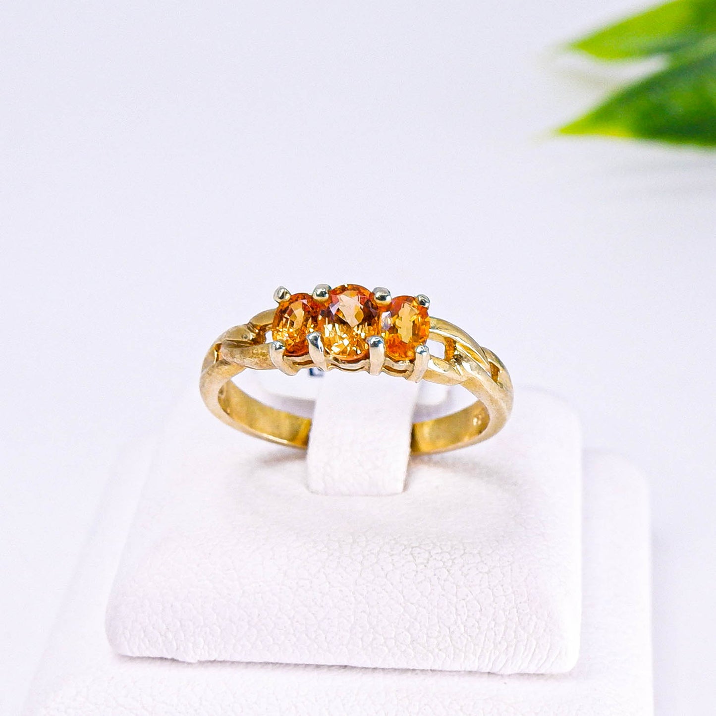 แหวนเงินแท้ 925 ฝังพลอย บุษบางกะจะ (Yellow Sapphire)