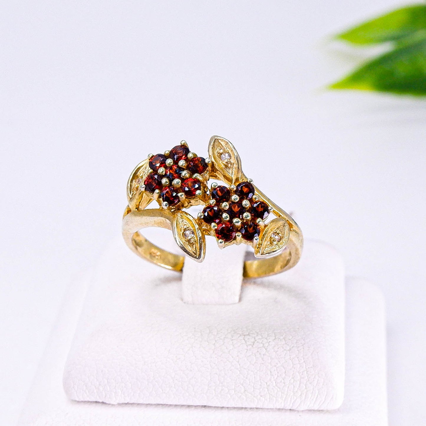 แหวนเงินแท้ 925 ฝังพลอย โกเมน (Garnet) + ไวท์โทพาส (whitetopaz)