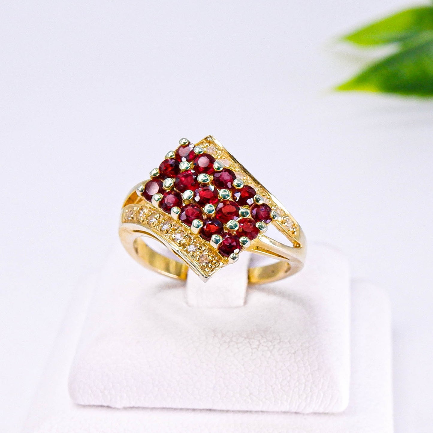 แหวนเงินแท้ 925 ฝังพลอย เรดแซฟไฟร์ (Red Sapphire) + เซอร์คอน (Zircon)