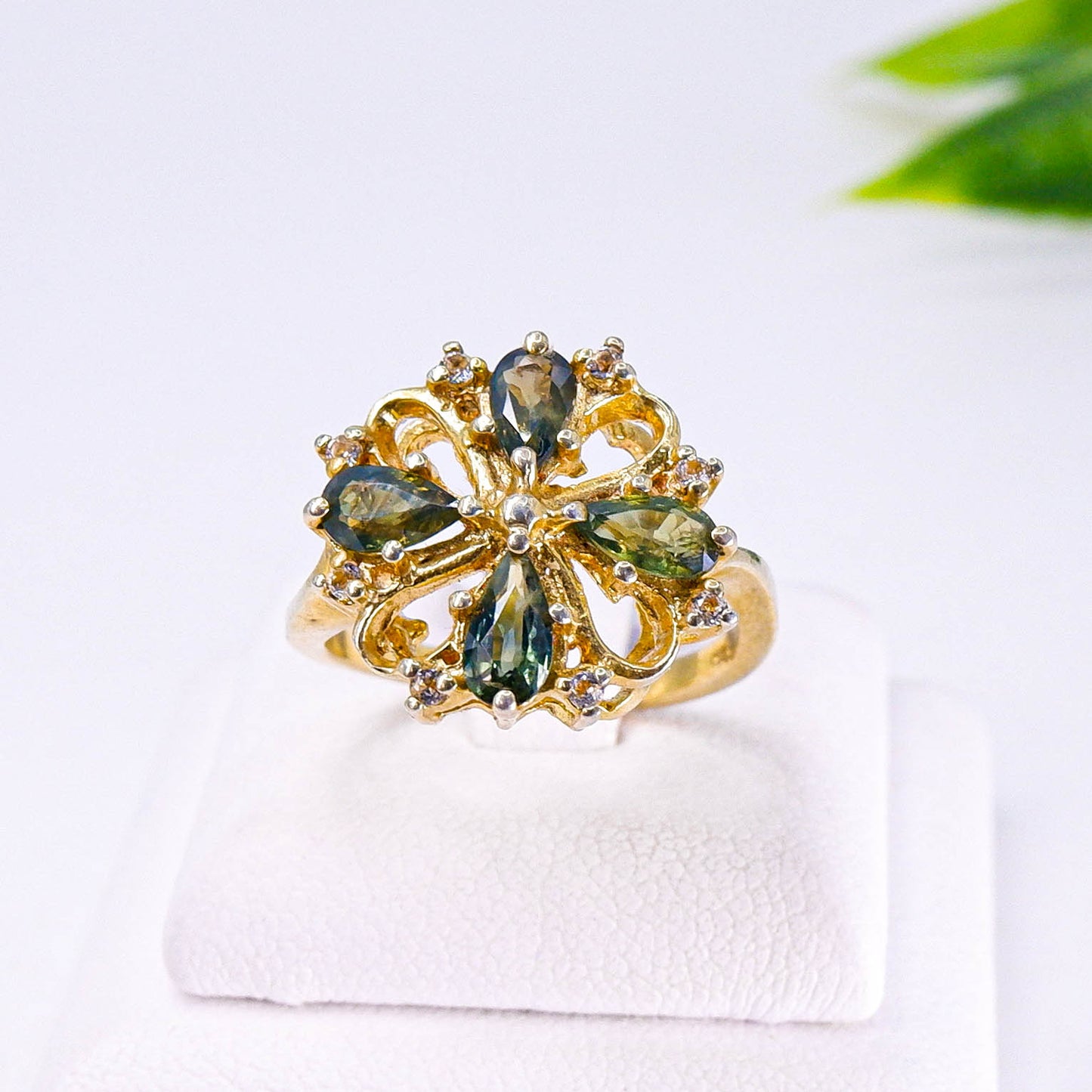 แหวนเงินแท้ 925 ฝังพลอย เขียวส่อง (green Sapphire) + ไวท์โทพาส (whitetopaz)