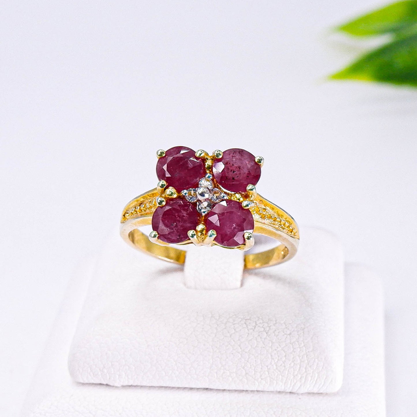 แหวนเงินแท้ 925 ฝังพลอย ทับทิมมาดาเผาเก่า ( Ruby Madagascar) + ไวท์โทพาส (whitetopaz)