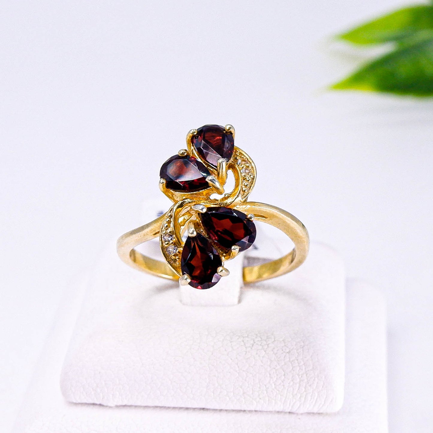 แหวนเงินแท้ 925 ฝังพลอย โกเมน (Garnet) + ไวท์โทพาส (whitetopaz)