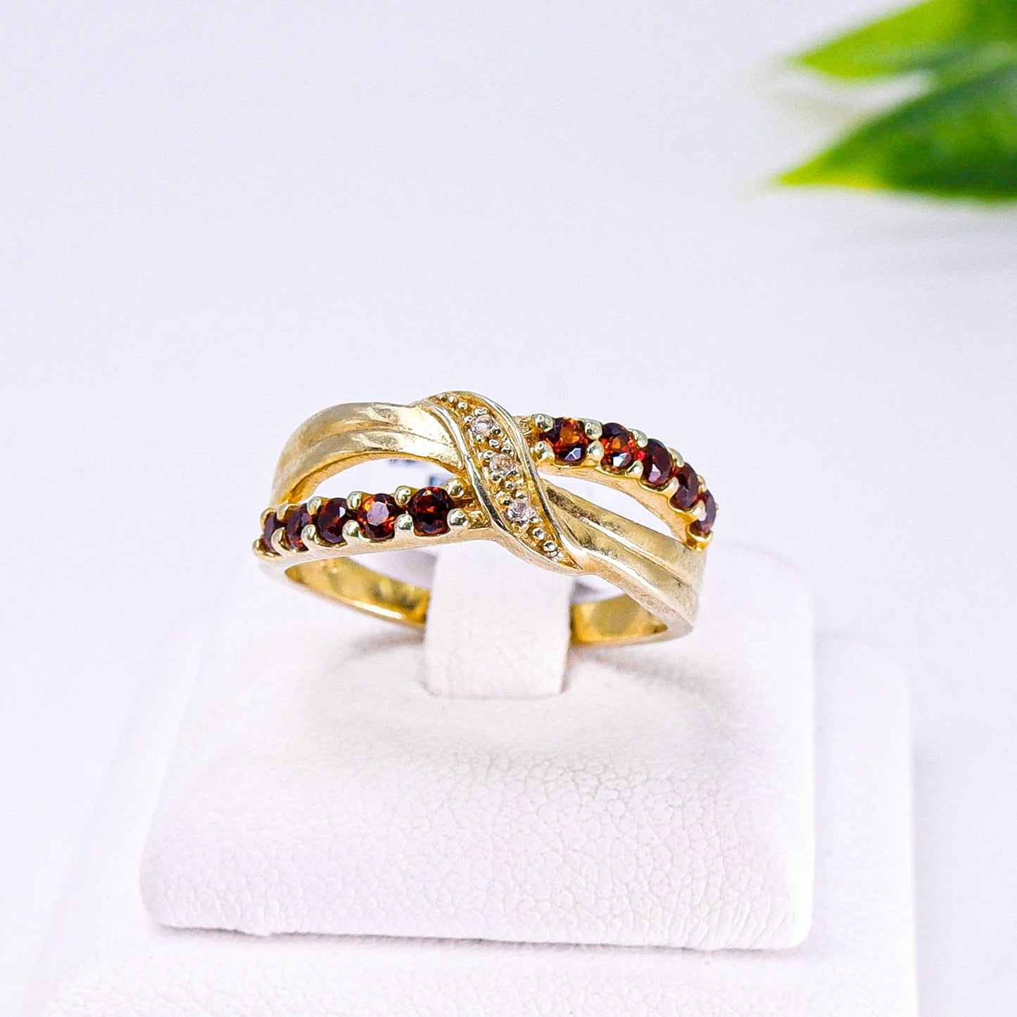 แหวนเงินแท้ 925 ฝังพลอย โกเมน (Garnet) + ไวท์โทพาส (whitetopaz)