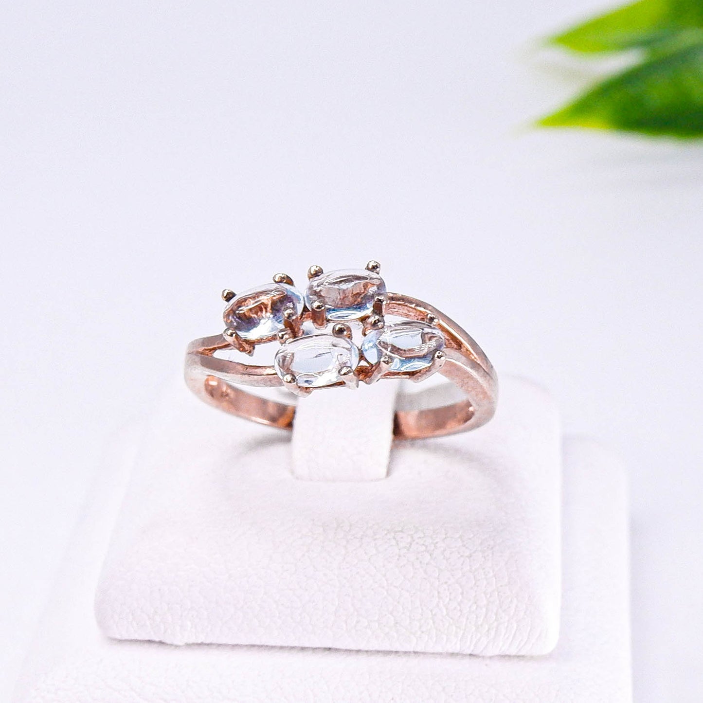 แหวนเงินแท้ 925 ฝังพลอย บลูโทพาส (Blue Topaz)
