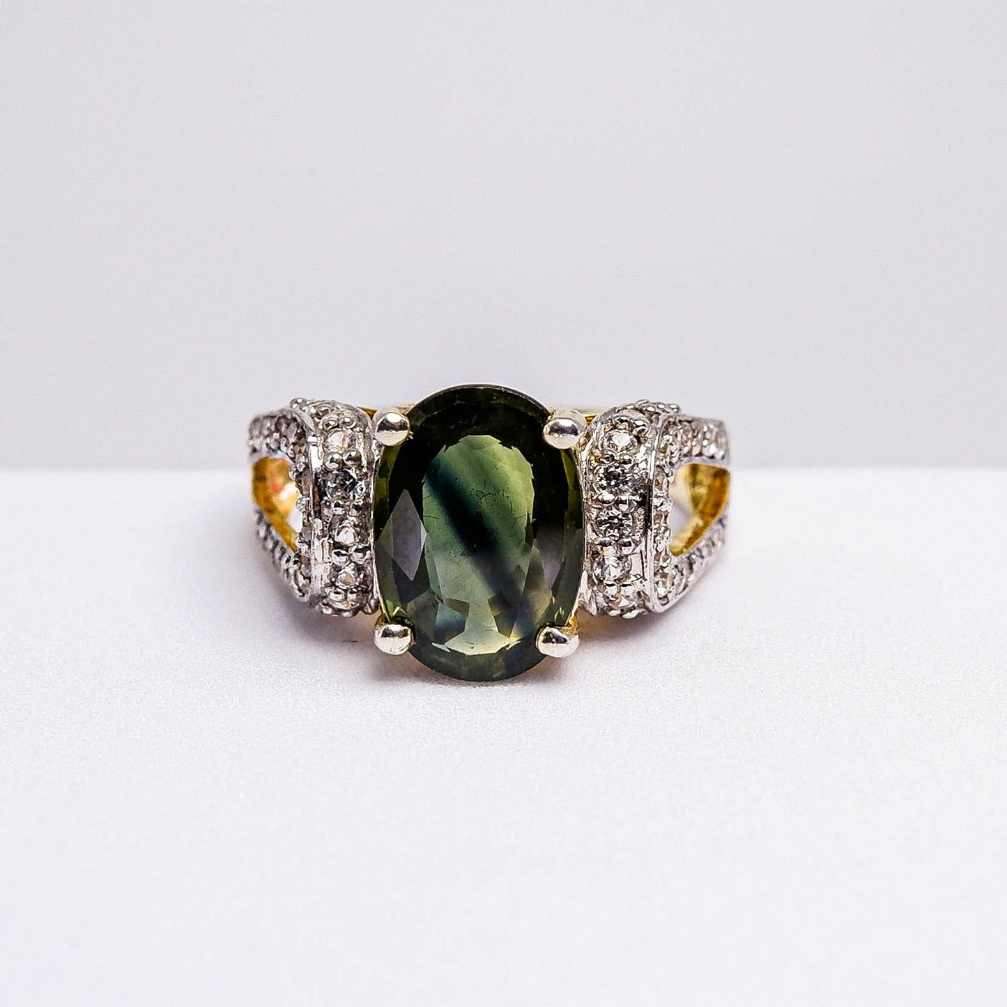 แหวนเงินแท้ 925 ฝังพลอย เขียวส่องบางกะจะ (greensapphire) + เซอร์คอน (Zircon)