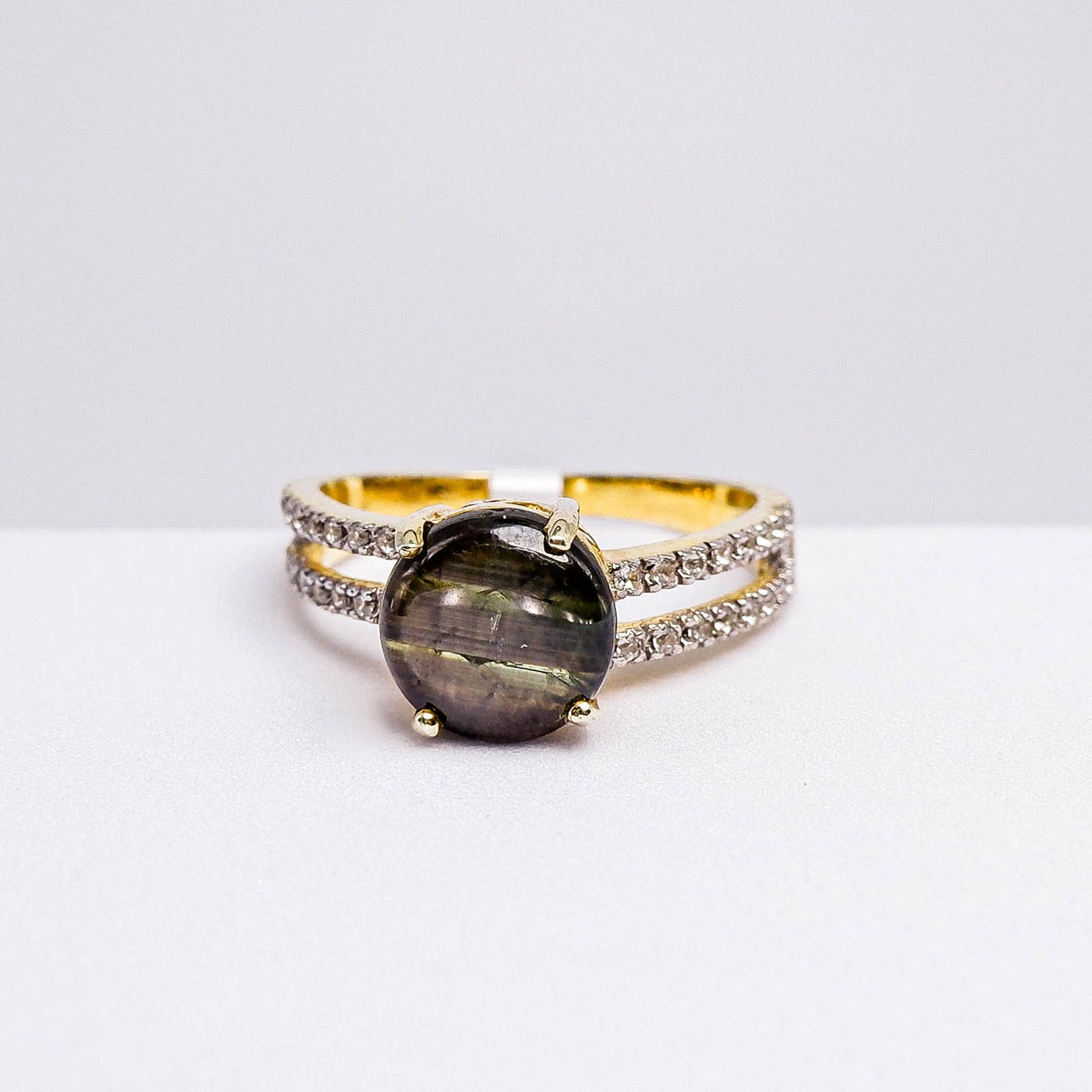 แหวนเงินแท้ 925 ฝังพลอย สตาร์บางกะจะ (Black Star Sapphire) + เซอร์คอน (Zircon)