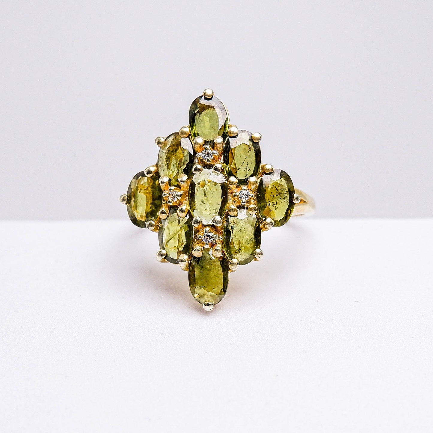 แหวนเงินแท้ 925 ฝังพลอย เขียวส่องบางกะจะ (green Sapphire) + เซอร์คอน(Zircon)